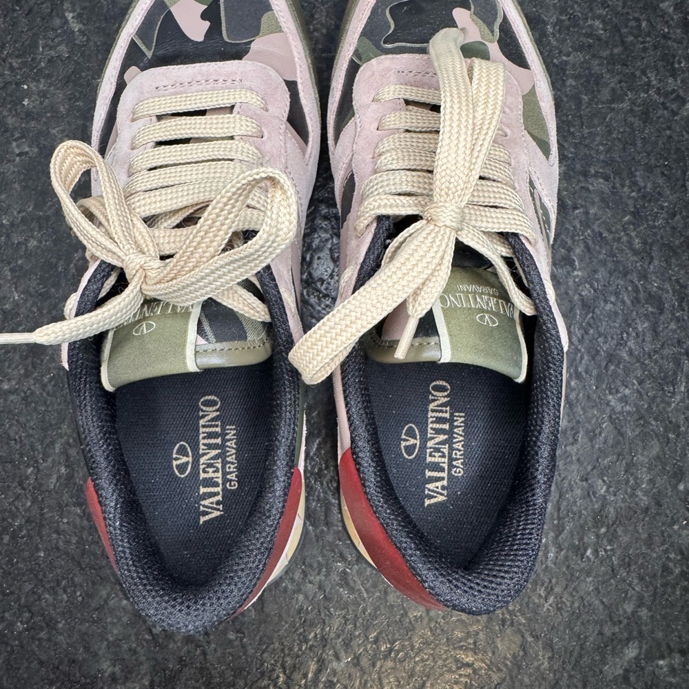 Valentino Garavani Rockrunner Sneakers - Picture 3 of 14